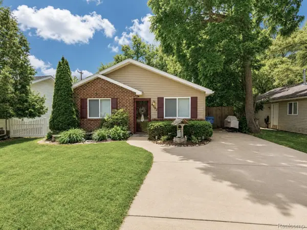 4097 Chenlot Lane, Waterford, MI 48328