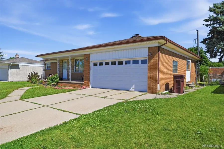 8565 Potomac Street, Center Line, MI 48015 - #3