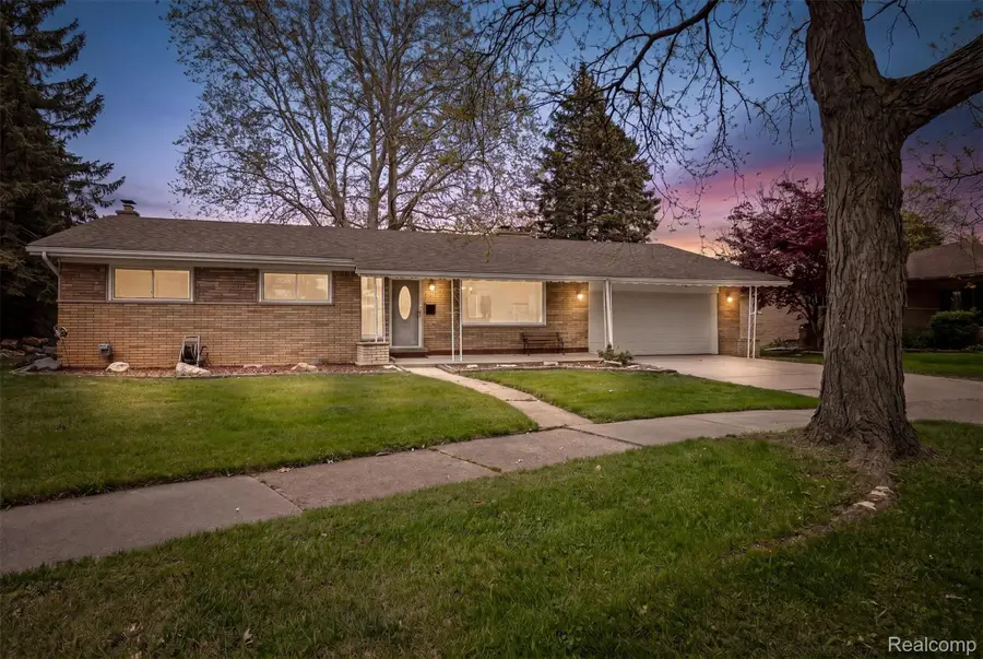11215 Chippewa Drive, Warren, MI 48093 - #2