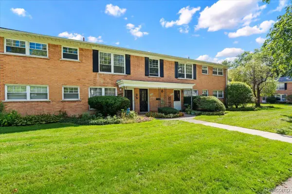 3220 Shenandoah Drive #11, RoyalOak, MI 48073
