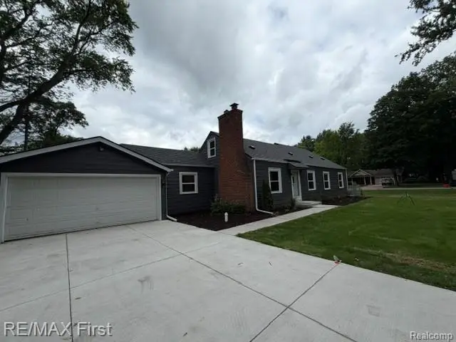 16045 Oporto Street, Livonia, MI 48154 - #2