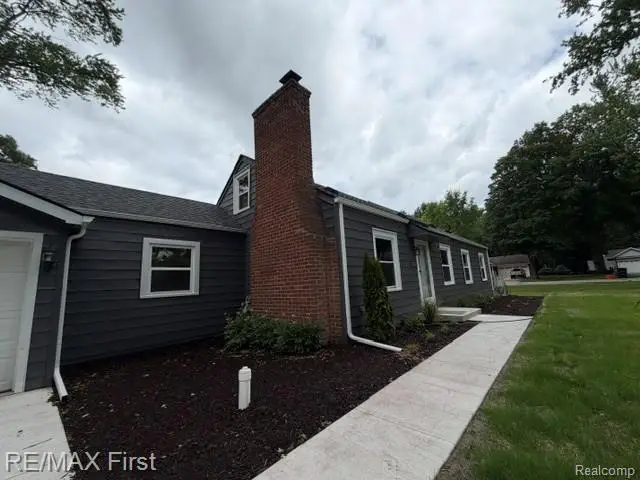 16045 Oporto Street, Livonia, MI 48154 - #3