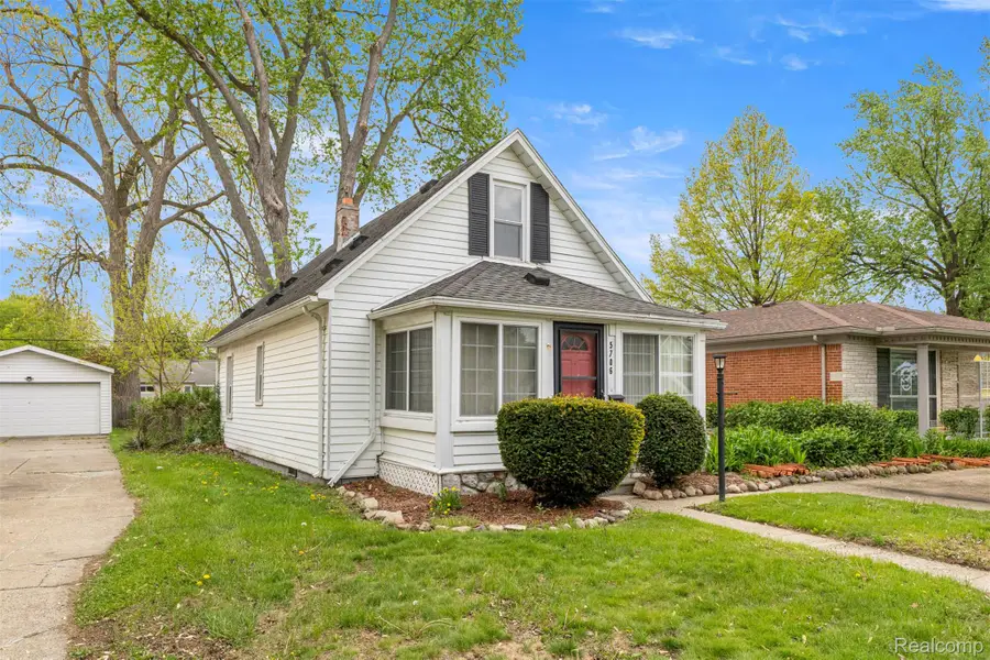 5706 Robindale Avenue, Dearborn Heights, MI 48127 - #2