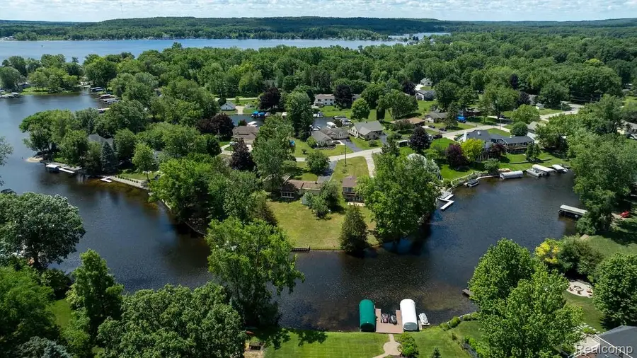 1165 Camelot Drive, Pinckney, MI 48169 - #3