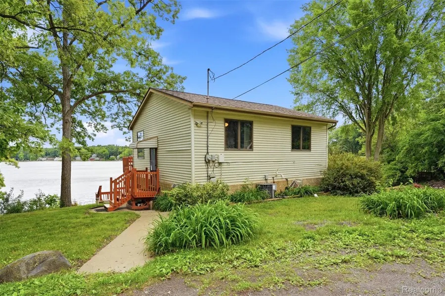 11044 Grand River Avenue, Brighton, MI 48116 - #3