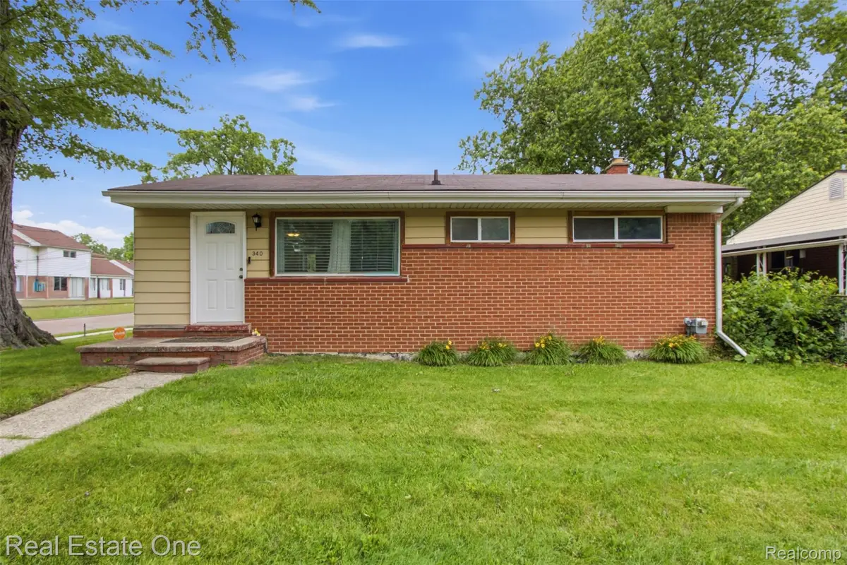 340 W Hopkins Avenue, Pontiac, MI 48340 - #1
