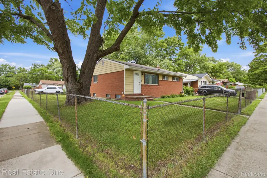 340 W Hopkins Avenue, Pontiac, MI 48340 - #2