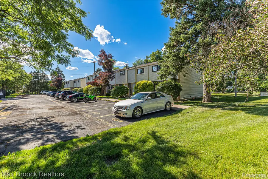 1669 Wimbledon Drive, Walled Lake, MI 48390 - #2