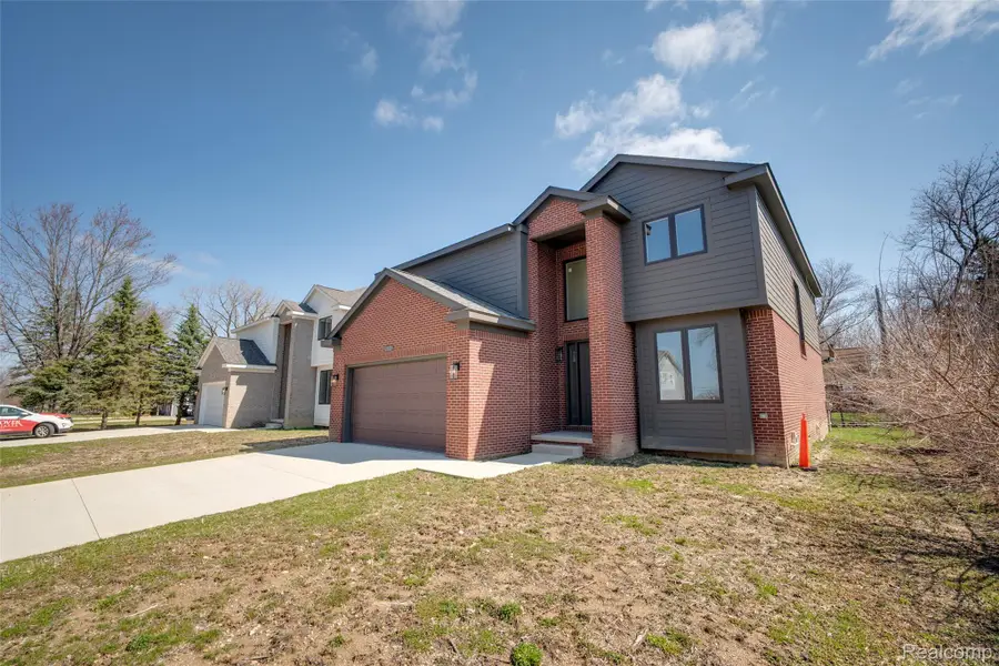 2921 Walsh Drive, Rochester Hills, MI 48309 - #2