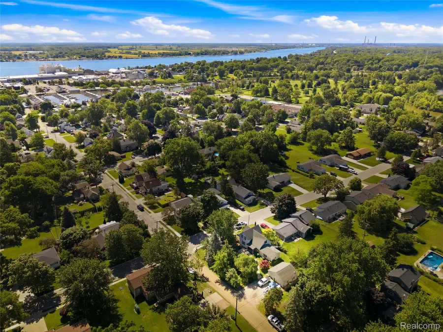 806 S 10th Street, Saint Clair, MI 48079 - #3