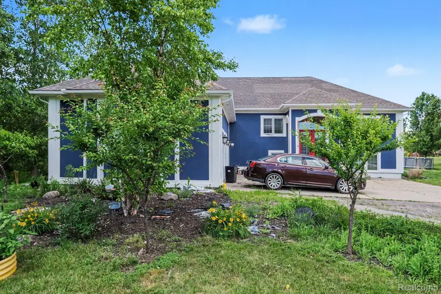 4251 E Maple Avenue, Burton, MI 48439 - #2