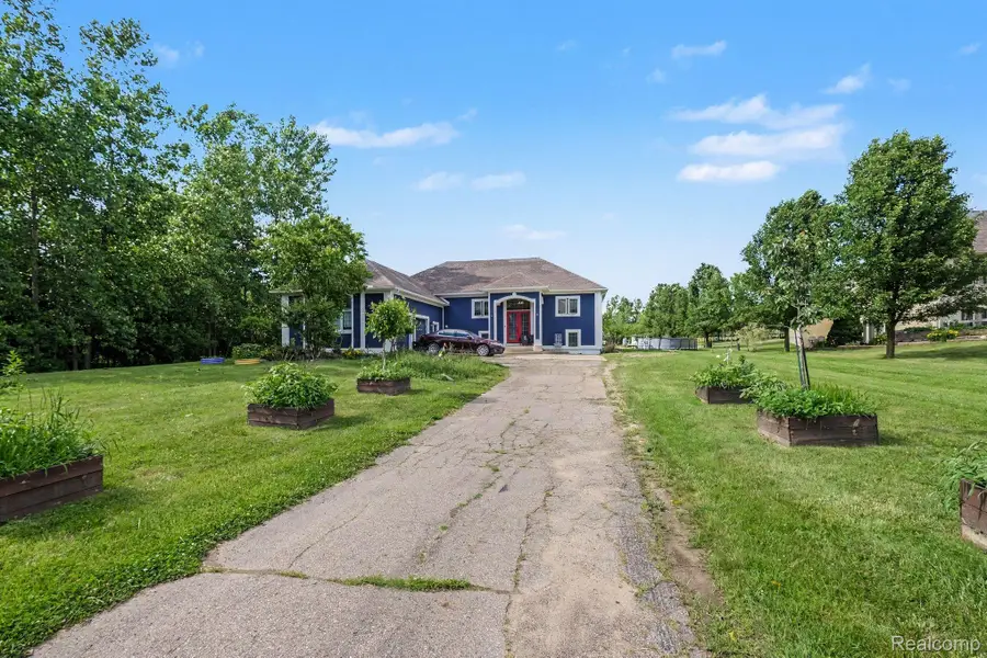 4251 E Maple Avenue, Burton, MI 48439 - #3