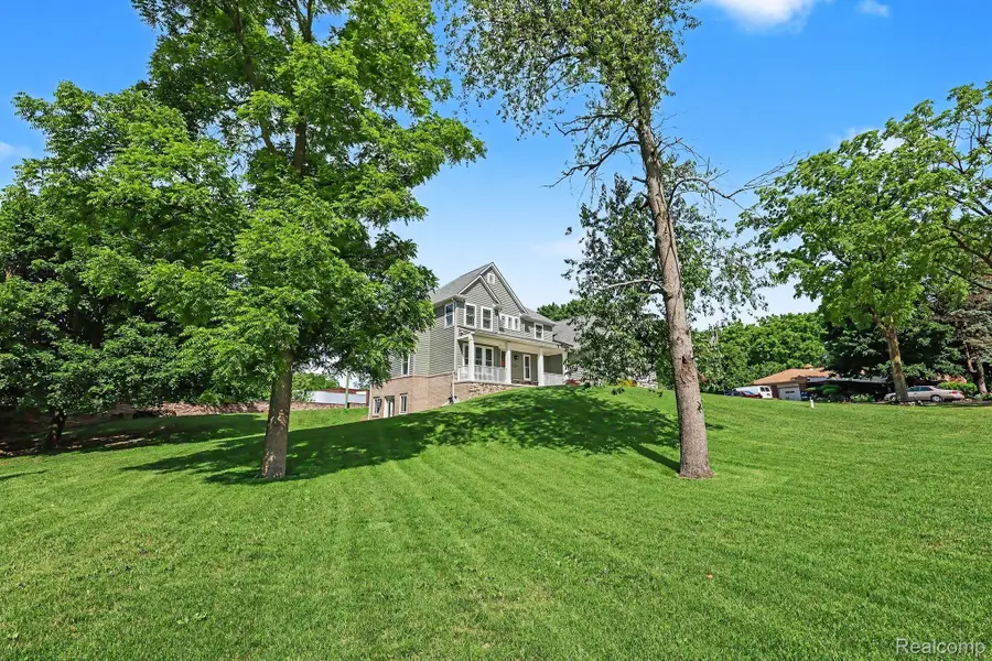 1660 Winthrop Road, Bloomfield, MI 48302 - #2