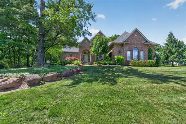 161 Abby Brook Lane, Howell, MI 48843