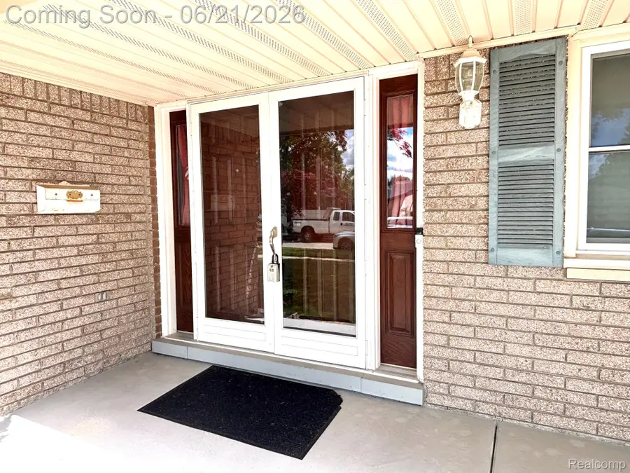 26366 Cecile Street, Dearborn Heights, MI 48127 - #2