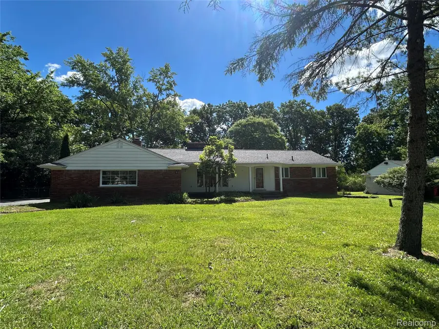 25426 Edgemont Drive, Southfield, MI 48033 - #3