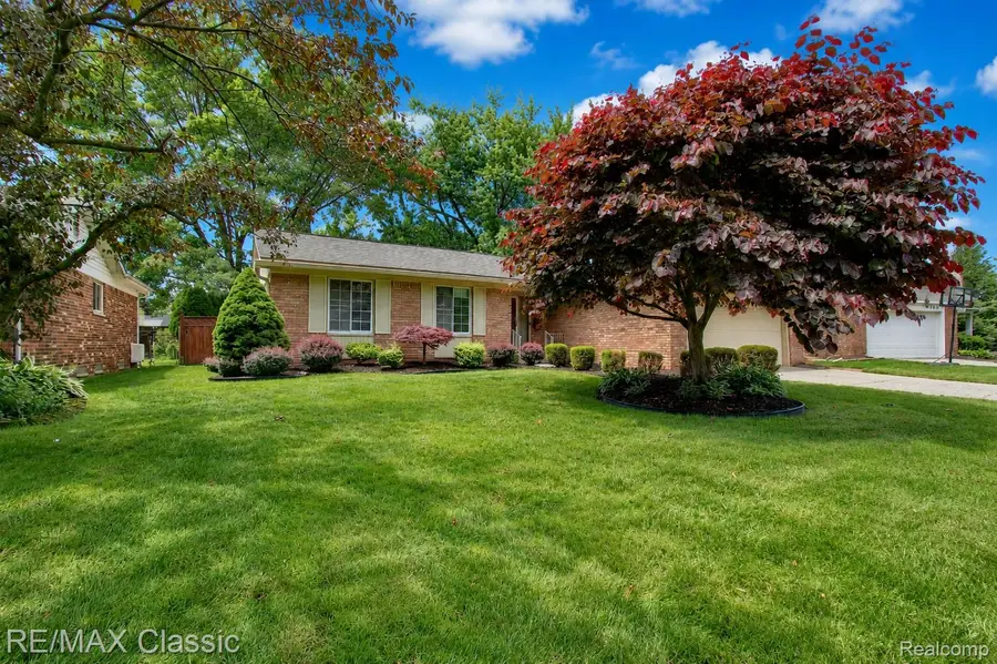 6957 Carriage Hills Drive, Canton, MI 48187 - #2