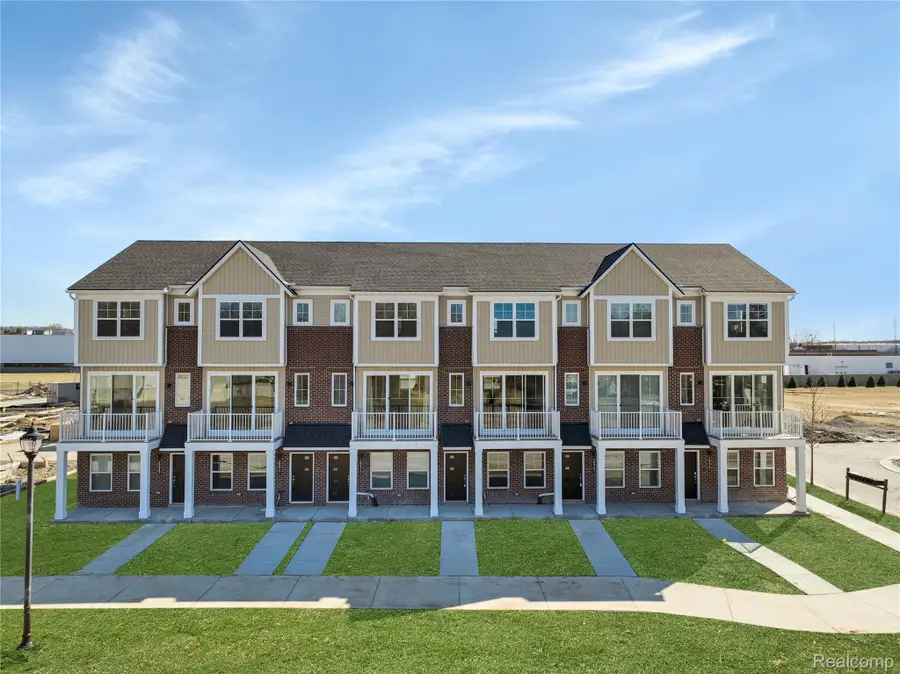 30033 Center Street #19, New Hudson, MI 48165 - #2