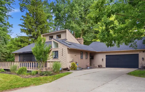2258 S Long Lake Road, Fenton, MI 48430