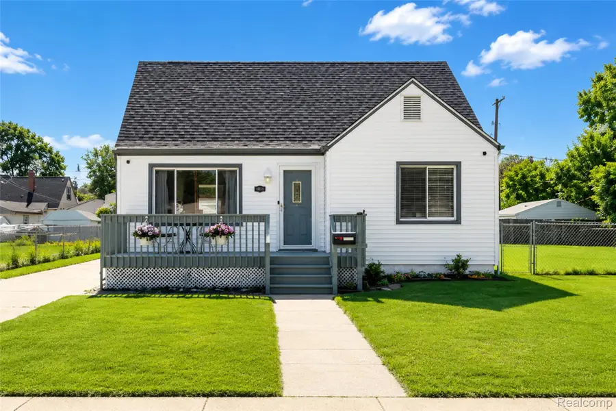 6041 Gilman Street, Garden City, MI 48135 - #2