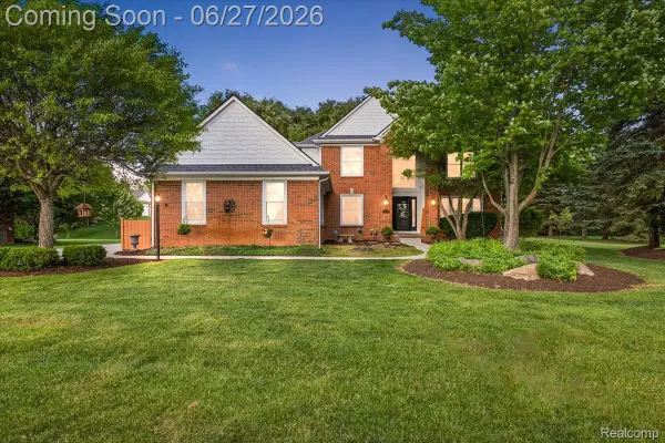 4193 Oak Tree Circle, Rochester, MI 48306