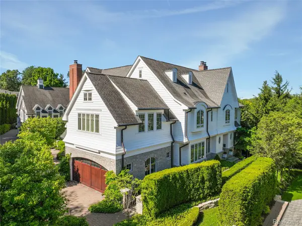 300 Woodland Villa Court, Birmingham, MI 48009