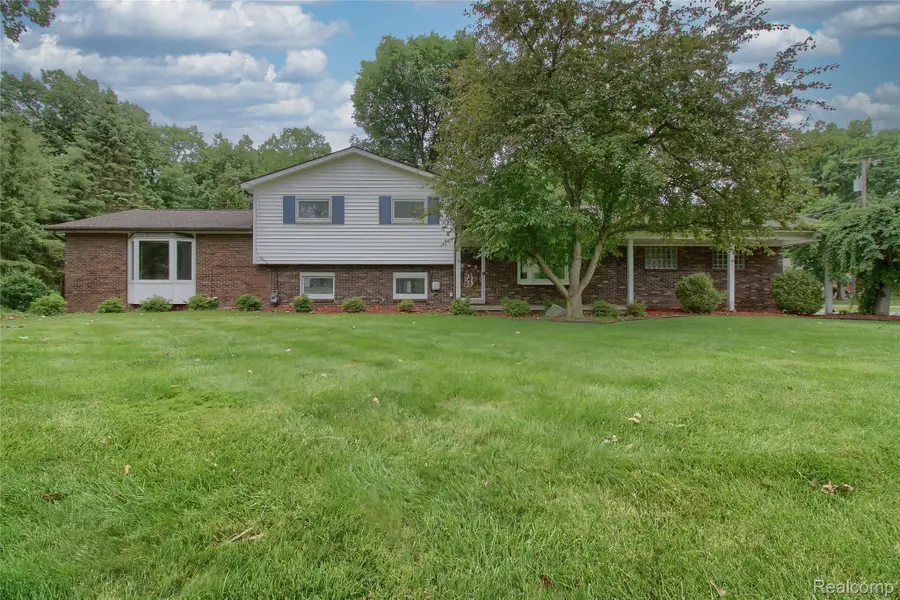 8695 Stout Avenue, Grosse Ile, MI 48138 - #2