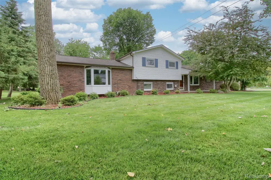 8695 Stout Avenue, Grosse Ile, MI 48138 - #3