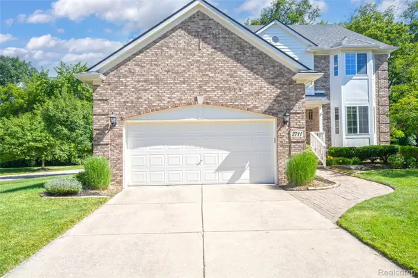 2711 Greenlawn Avenue, CommerceTwp, MI 48382
