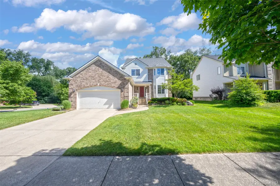 2711 Greenlawn Avenue, Commerce Township, MI 48382 - #2