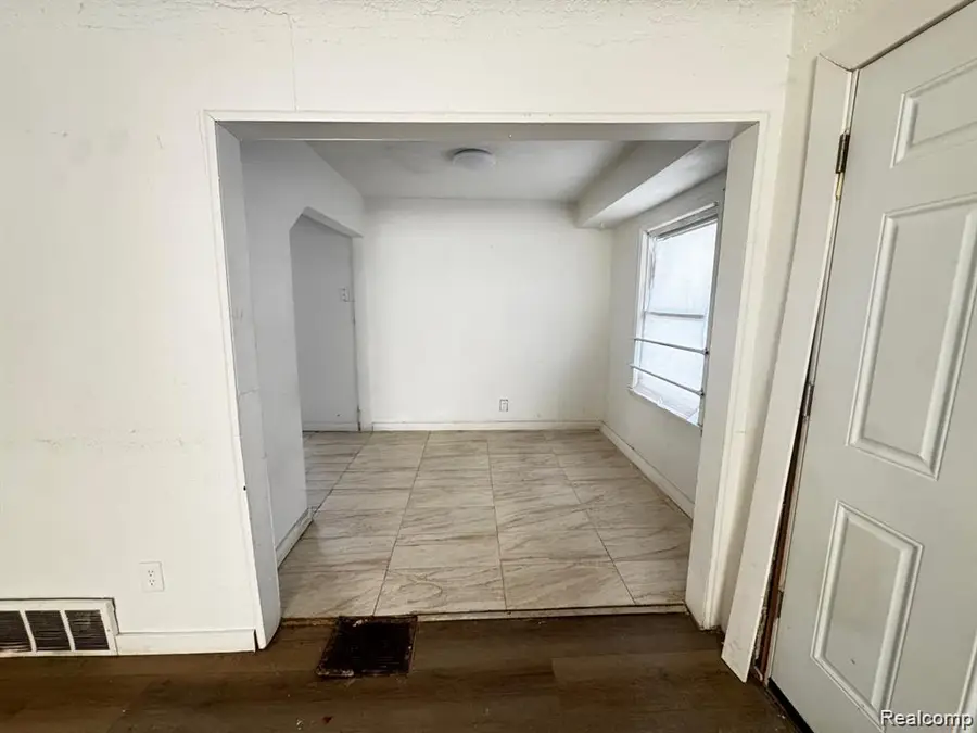 9091 Ashton Avenue, Detroit, MI 48228 - #3
