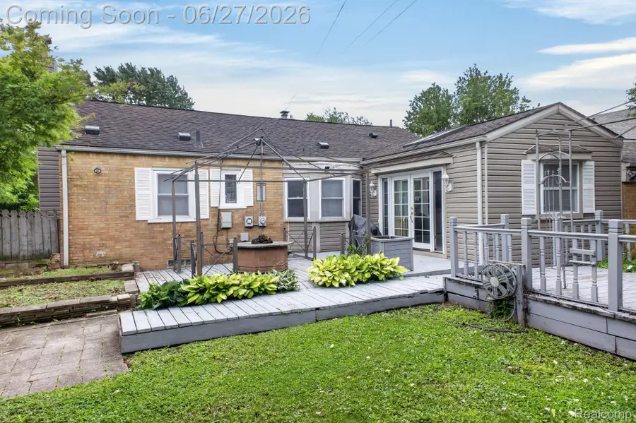 19315 Delaware Street, Roseville, MI 48066 - #2