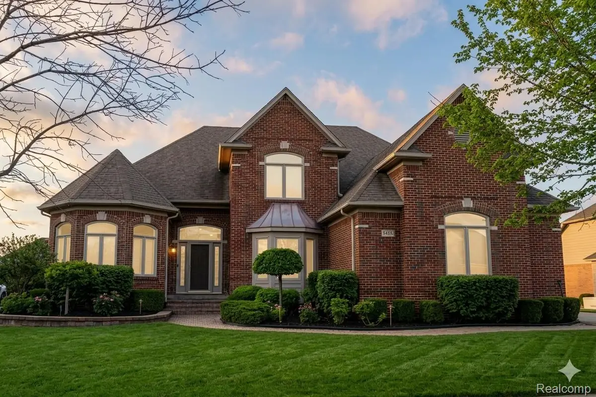 54395 White Spruce Lane, Shelby, MI 48315 - #1