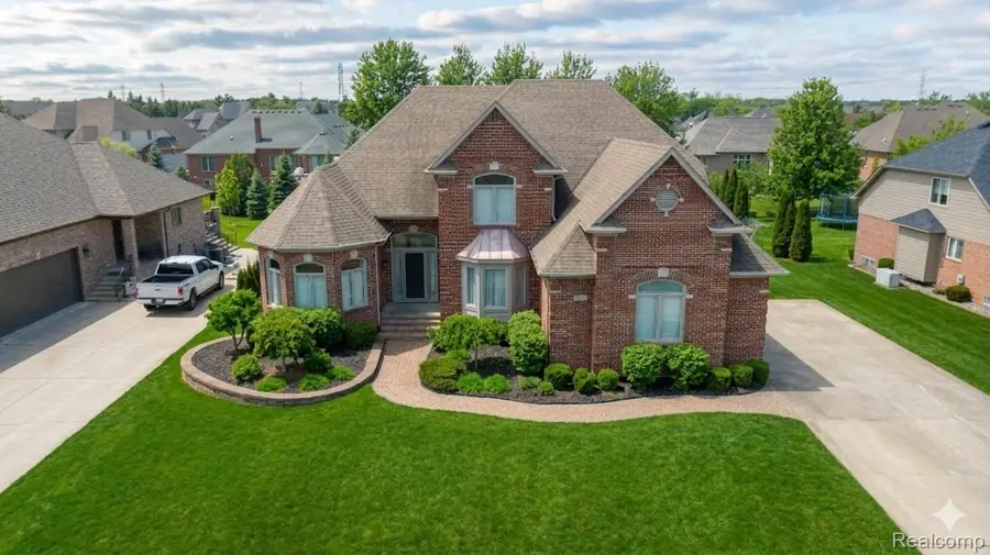 54395 White Spruce Lane, Shelby, MI 48315 - #2