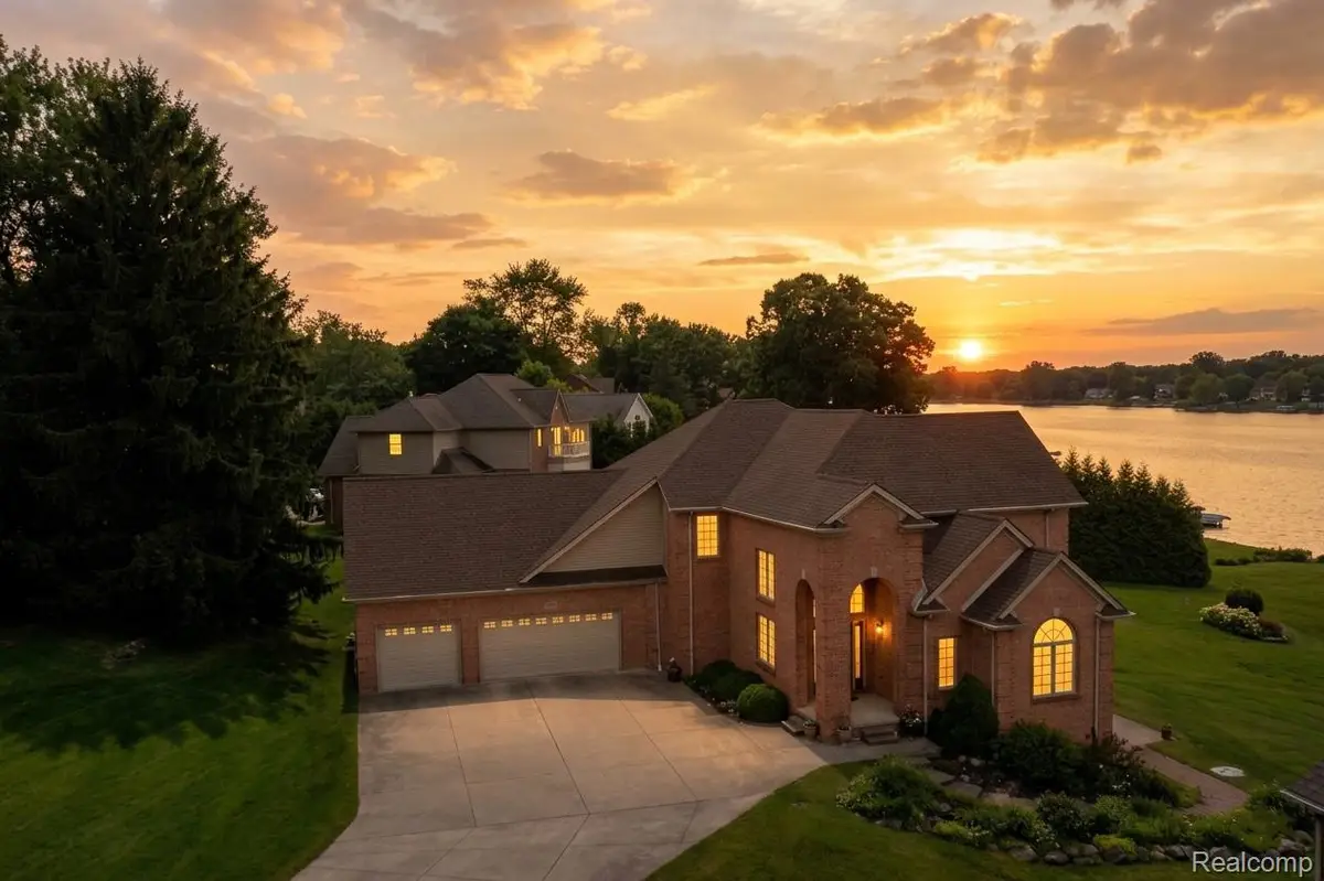 2051 Scott Lake Rd Road, Waterford, MI 48328 - #1