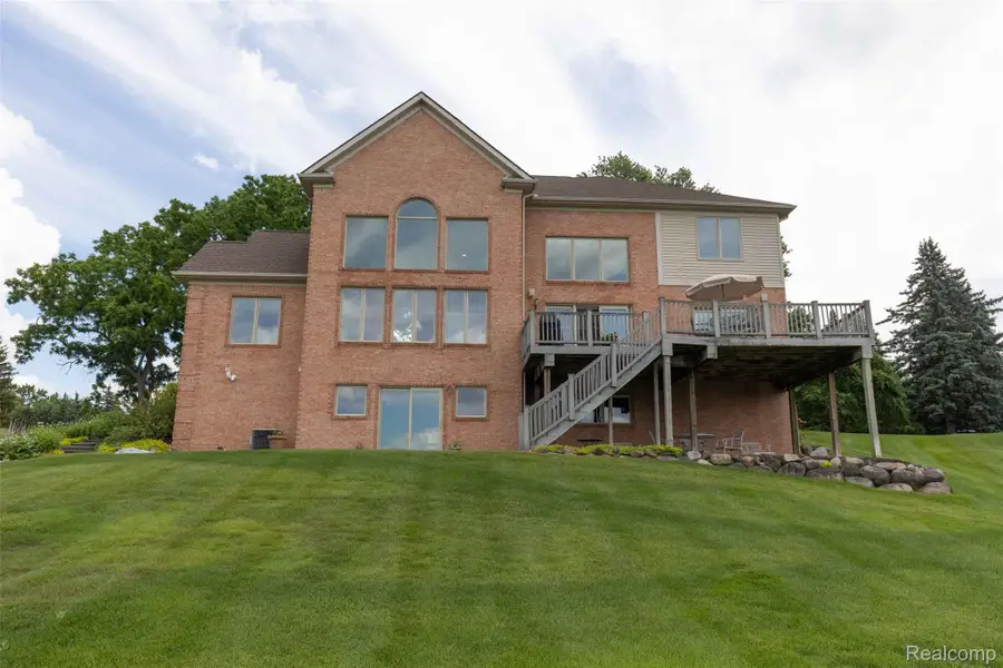 2051 Scott Lake Rd Road, Waterford, MI 48328 - #2