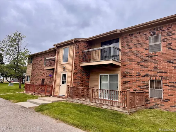 16150 Clarkson Drive #13, Fraser, MI 48026