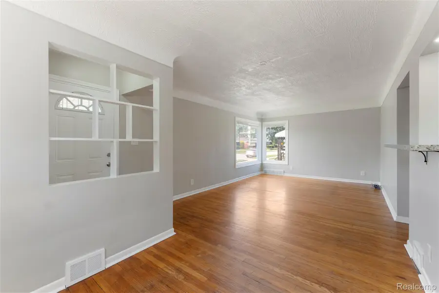 6869 Buhr Street, Hamtramck, MI 48212 - #3
