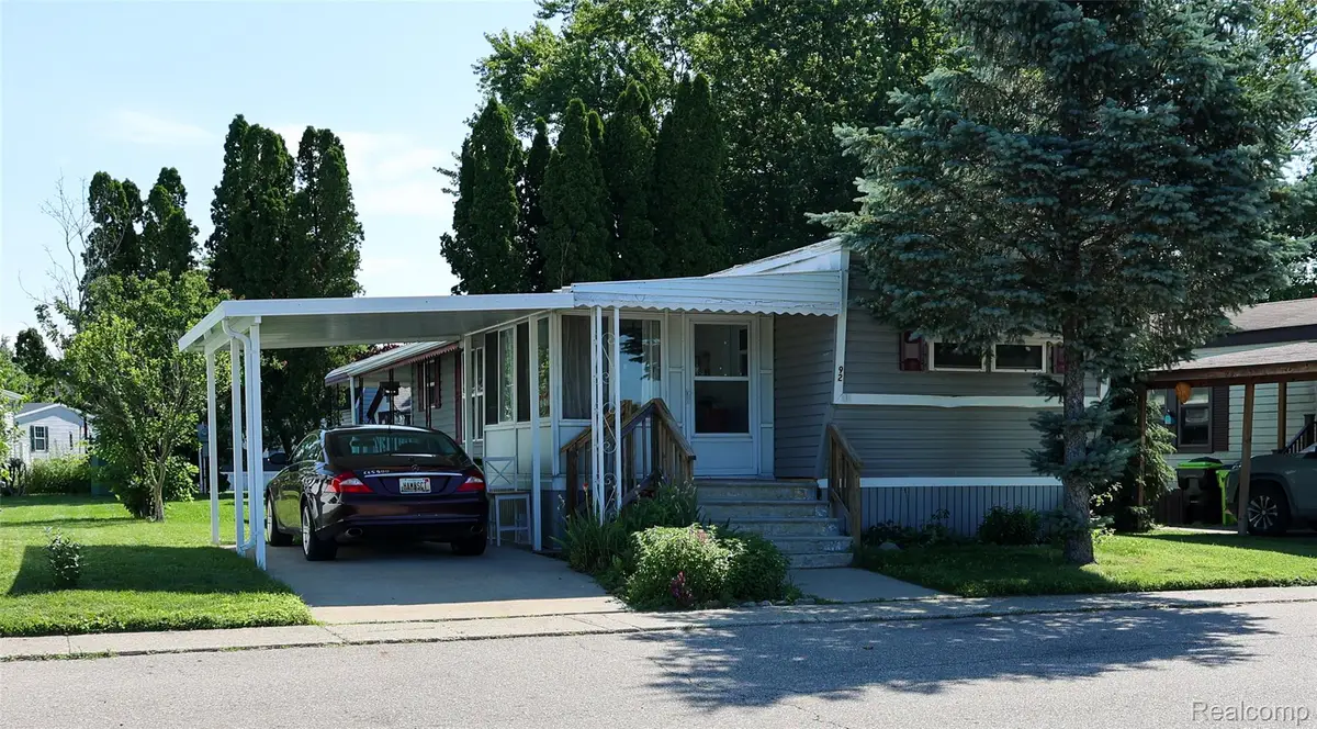 92 Carnberry Beach Blvd, White Lake, MI 48386 - #1