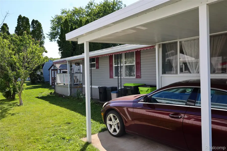 92 Carnberry Beach Blvd, White Lake, MI 48386 - #2
