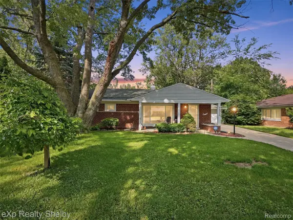 28286 Red Leaf Lane, Southfield, MI 48076