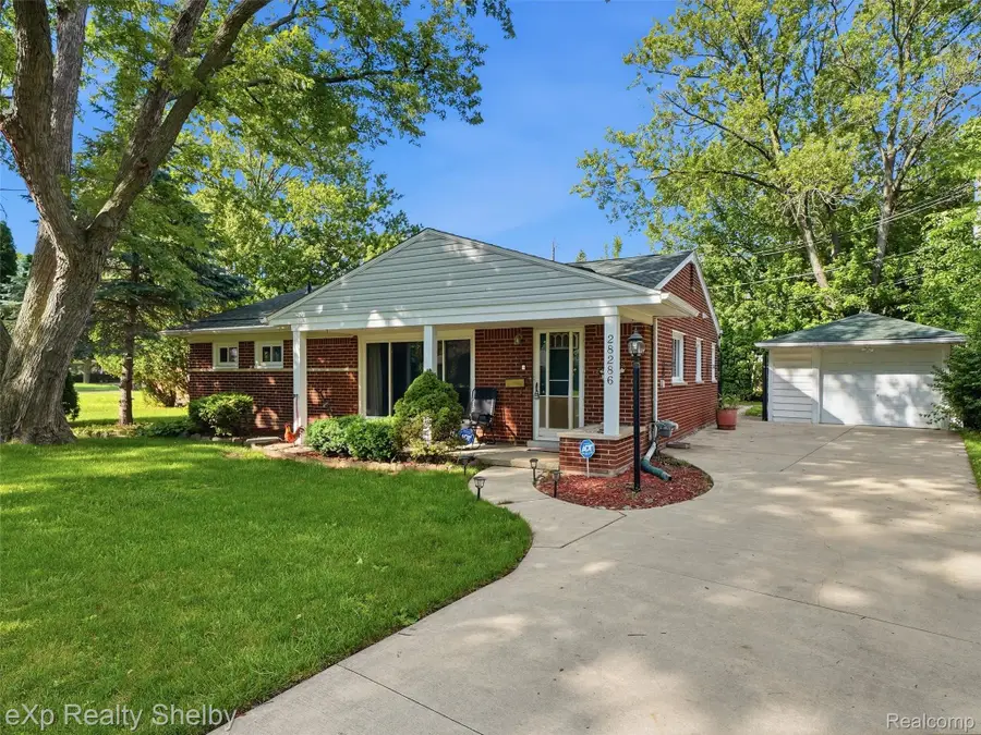 28286 Red Leaf Lane, Southfield, MI 48076 - #2
