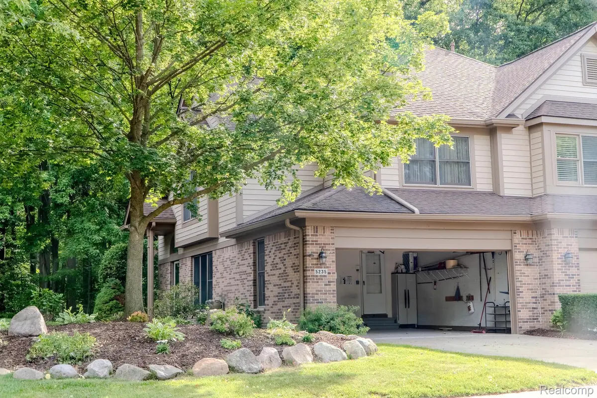 5235 Royal Vale Lane #70, Dearborn, MI 48126 - #1