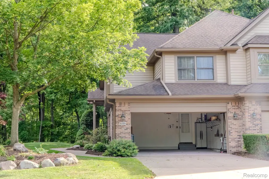 5235 Royal Vale Lane #70, Dearborn, MI 48126 - #2