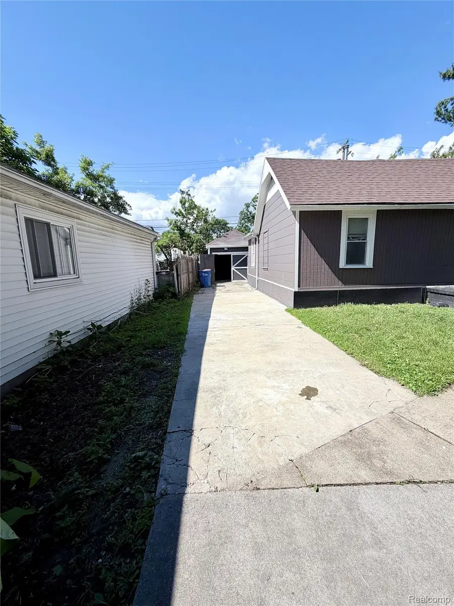 8661 Dodge Avenue, Warren, MI 48089 - #3
