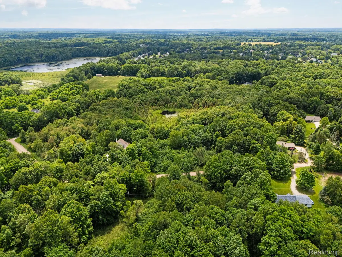 00 Brighton, Howell, MI 48843 - #1
