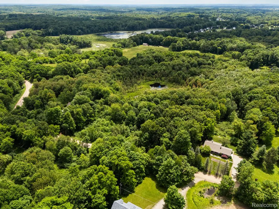 00 Brighton, Howell, MI 48843 - #3