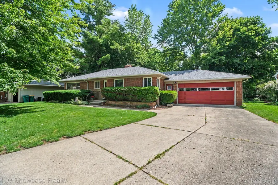 22780 Manning Street, Farmington, MI 48336 - #2