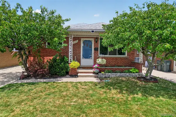 22435 Lange Street, StClairShores, MI 48080