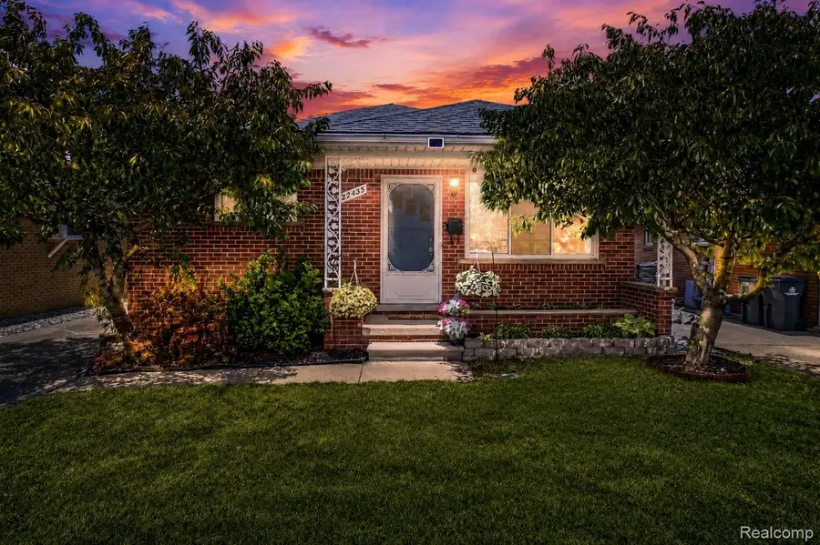 22435 Lange Street, Saint Clair Shores, MI 48080 - #2